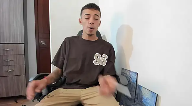 Snapshot of twink_latino5 chatting on 03/20/25, 02:51 twink latino5 online show from 03/20/25, 02:51