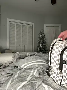 Snapshot of meunde19 chatting on 12/17/24, 06:35 meunde19 online show from 12/17/24, 06:35