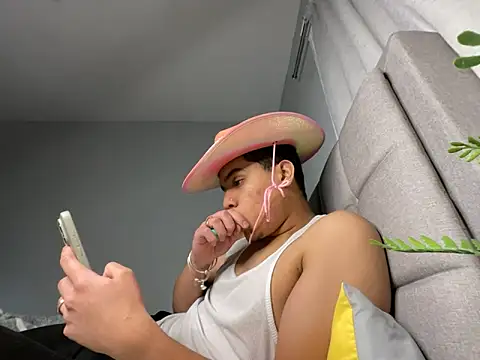 Snapshot of meunde19 chatting on 01/26/25, 05:56 meunde19 online show from 01/26/25, 05:56