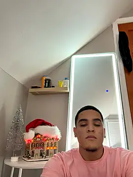 Snapshot of meunde19 chatting on 11/30/25, 11:20 meunde19 online show from 11/30/25, 11:20