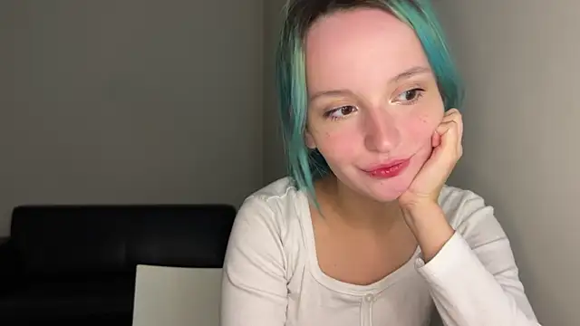 bumble bee online show from 02/15/25, 01:49