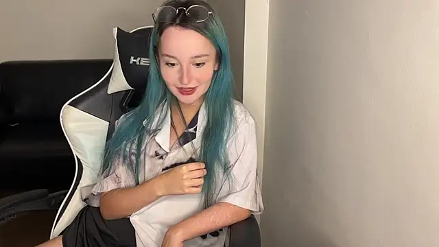 bumble bee online show from 03/16/25, 12:22