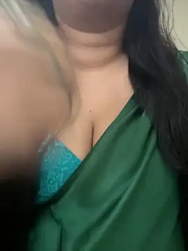 Snapshot of Akhi_Akshaya chatting on 12/18/24, 01:23 Akhi Akshaya online show from 12/18/24, 01:23