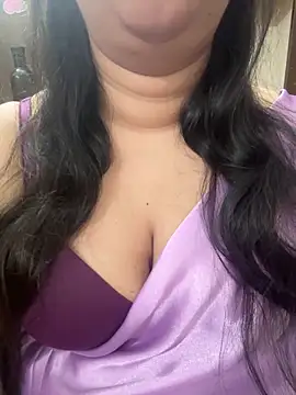 Snapshot of Akhi_Akshaya chatting on 12/20/24, 01:47 Akhi Akshaya online show from 12/20/24, 01:47