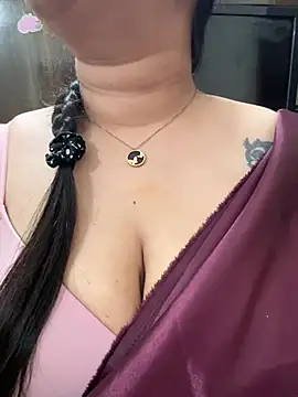 Snapshot of Akhi_Akshaya chatting on 12/25/24, 06:52 Akhi Akshaya online show from 12/25/24, 06:52