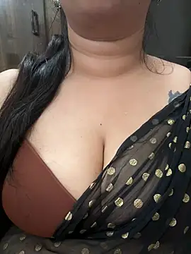 Snapshot of Akhi_Akshaya chatting on 01/07/25, 07:06 Akhi Akshaya online show from 01/07/25, 07:06