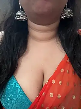 Snapshot of Akhi_Akshaya chatting on 01/08/25, 06:09 Akhi Akshaya online show from 01/08/25, 06:09