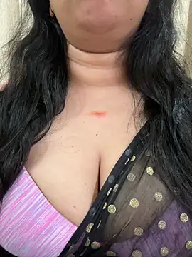 Snapshot of Akhi_Akshaya chatting on 01/25/25, 07:07 Akhi Akshaya online show from 01/25/25, 07:07