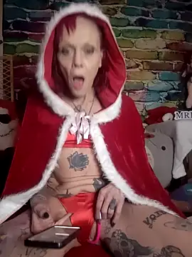 Snapshot of MommyMisfit chatting on 12/22/25, 11:24 MommyMisfit online show from 12/22/25, 11:24