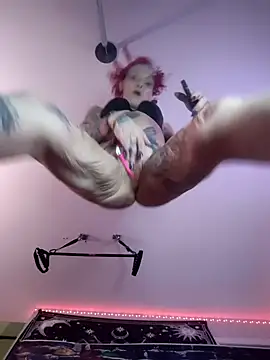 Snapshot of MommyMisfit chatting on 01/14/26, 10:43 MommyMisfit online show from 01/14/26, 10:43