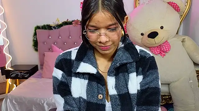 Snapshot of Emilly_tay chatting on 01/03/25, 02:54 Emilly tay online show from 01/03/25, 02:54