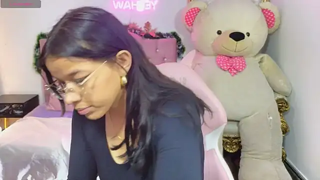 Snapshot of Emilly_tay chatting on 01/04/25, 11:43 Emilly tay online show from 01/04/25, 11:43