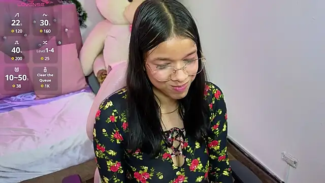 Snapshot of Emilly_tay chatting on 01/10/25, 05:34 Emilly tay online show from 01/10/25, 05:34