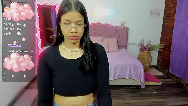 Snapshot of Emilly_tay chatting on 02/08/25, 11:22 Emilly tay online show from 02/08/25, 11:22