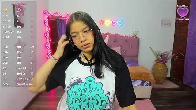 Snapshot of Emilly_tay chatting on 02/14/25, 11:53 Emilly tay online show from 02/14/25, 11:53