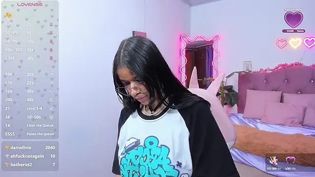 Snapshot of Emilly_tay chatting on 02/14/25, 02:54 Emilly tay online show from 02/14/25, 02:54