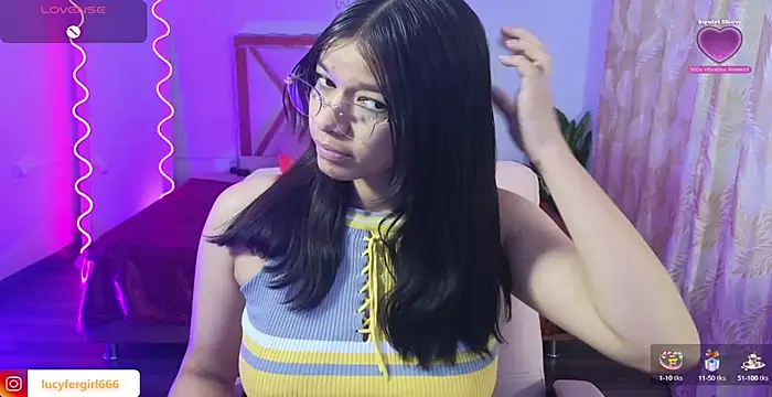 Snapshot of Emilly_tay chatting on 03/01/25, 12:01 Emilly tay online show from 03/01/25, 12:01