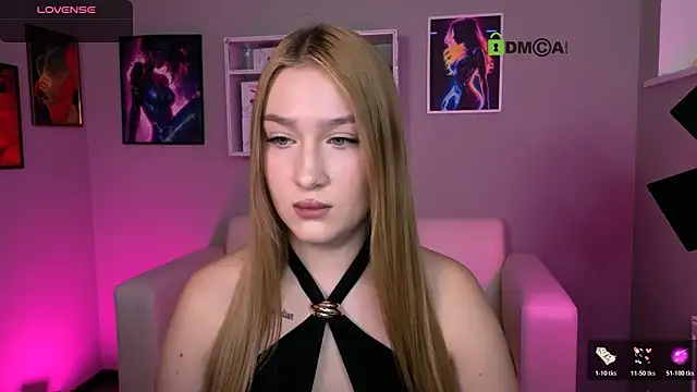 Snapshot of playful_sophie chatting on 12/18/25, 08:04 playful sophie online show from 12/18/25, 08:04