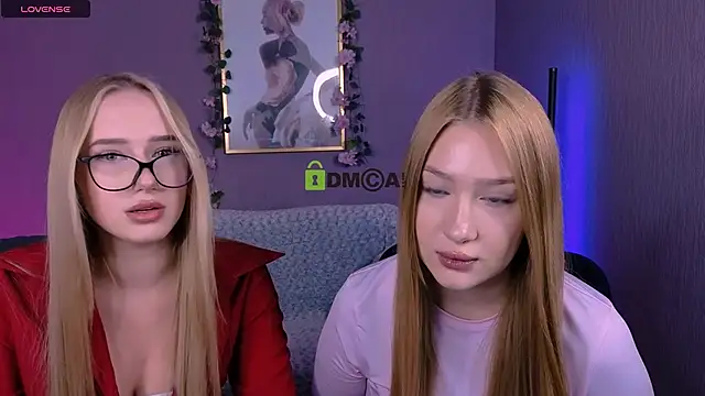 Snapshot of playful_sophie chatting on 12/21/25, 08:49 playful sophie online show from 12/21/25, 08:49