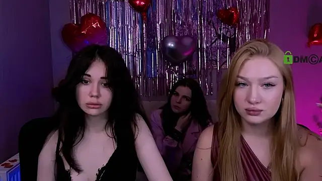 Snapshot of playful_sophie chatting on 02/13/26, 08:38 playful sophie online show from 02/13/26, 08:38