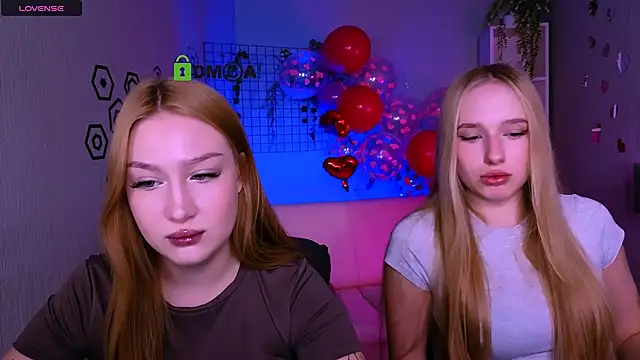 Snapshot of playful_sophie chatting on 02/16/26, 08:27 playful sophie online show from 02/16/26, 08:27