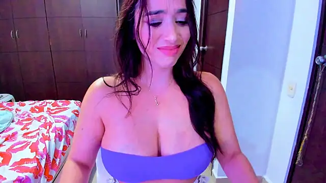 Snapshot of hugetits90xxx chatting on 01/04/25, 02:03 hugetits90xxx online show from 01/04/25, 02:03