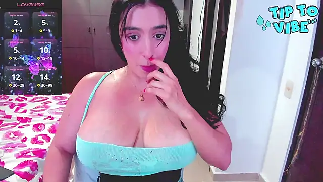 Snapshot of hugetits90xxx chatting on 10/15/25, 12:33 hugetits90xxx online show from 10/15/25, 12:33