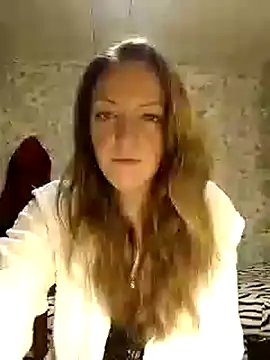 Snapshot of KattyLuuu chatting on 12/28/24, 05:23 KattyLuuu online show from 12/28/24, 05:23