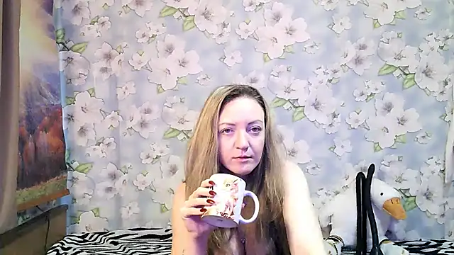 Snapshot of KattyLuuu chatting on 10/05/25, 09:40 KattyLuuu online show from 10/05/25, 09:40