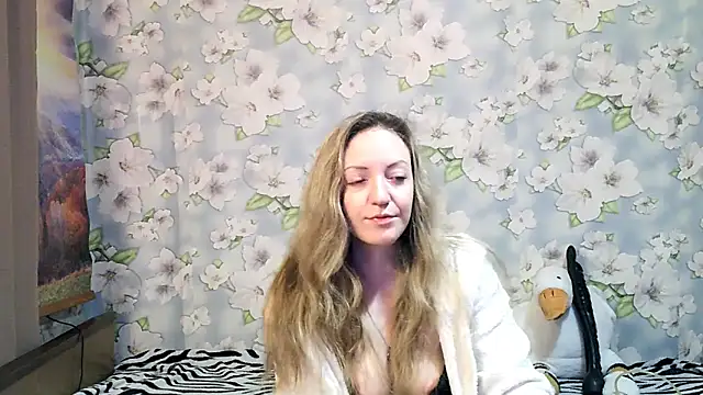 Snapshot of KattyLuuu chatting on 10/10/25, 08:30 KattyLuuu online show from 10/10/25, 08:30