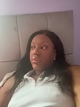 Snapshot of LavenderBuxton chatting on 12/28/24, 12:24 LavenderBuxton online show from 12/28/24, 12:24