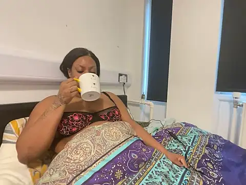 Snapshot of LavenderBuxton chatting on 01/18/25, 11:11 LavenderBuxton online show from 01/18/25, 11:11