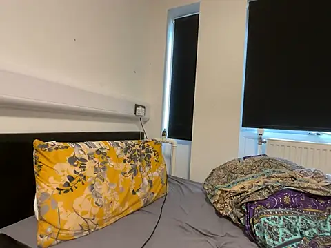 Snapshot of LavenderBuxton chatting on 02/04/25, 01:06 LavenderBuxton online show from 02/04/25, 01:06