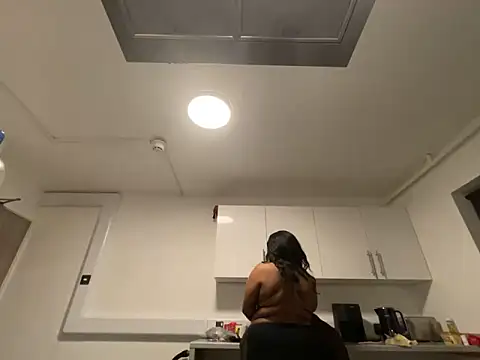 Snapshot of LavenderBuxton chatting on 02/13/25, 06:16 LavenderBuxton online show from 02/13/25, 06:16