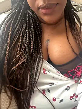 Snapshot of LavenderBuxton chatting on 10/22/25, 02:28 LavenderBuxton online show from 10/22/25, 02:28