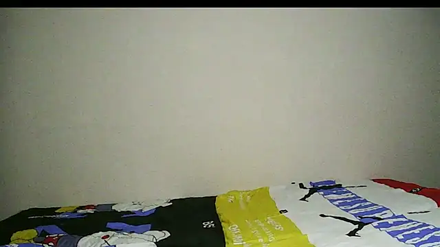 Snapshot of AzallandRoom chatting on 12/28/24, 07:22 AzallandRoom online show from 12/28/24, 07:22