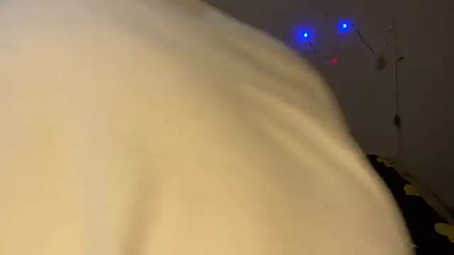 Snapshot of AzallandRoom chatting on 01/09/25, 07:08 AzallandRoom online show from 01/09/25, 07:08