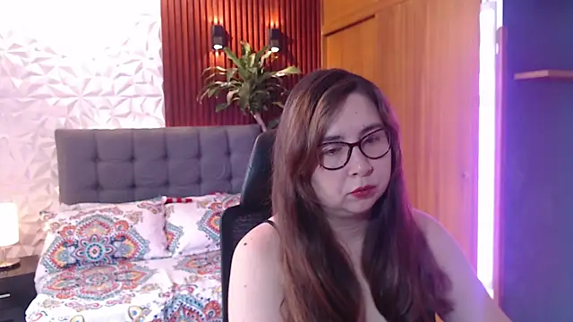 chloe prg online show from 02/17/25, 03:53