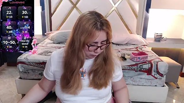 Snapshot of chloe_prg chatting on 07/25/26, 03:59 chloe prg online show from 07/25/26, 03:59