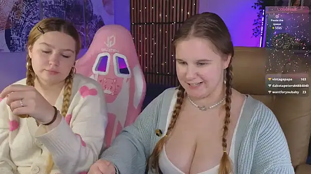 Snapshot of Ellie_Wellie chatting on 12/19/24, 06:23 Ellie Wellie online show from 12/19/24, 06:23