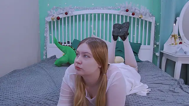 Snapshot of Ellie_Wellie chatting on 12/27/24, 12:56 Ellie Wellie online show from 12/27/24, 12:56