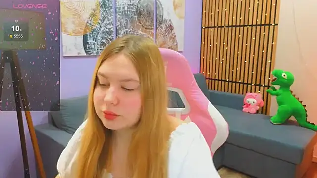 Snapshot of Ellie_Wellie chatting on 02/13/25, 02:09 Ellie Wellie online show from 02/13/25, 02:09