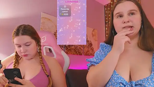 Snapshot of Ellie_Wellie chatting on 02/16/25, 02:43 Ellie Wellie online show from 02/16/25, 02:43