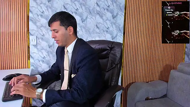 Snapshot of Hideintheoffice chatting on 09/20/25, 10:11 Hideintheoffice online show from 09/20/25, 10:11