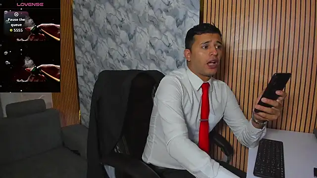 Hideintheoffice online show from 12/17/25, 11:38