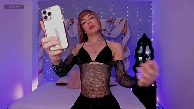 Snapshot of Camillesanto chatting on 02/21/25, 09:43 Camillesanto online show from 02/21/25, 09:43