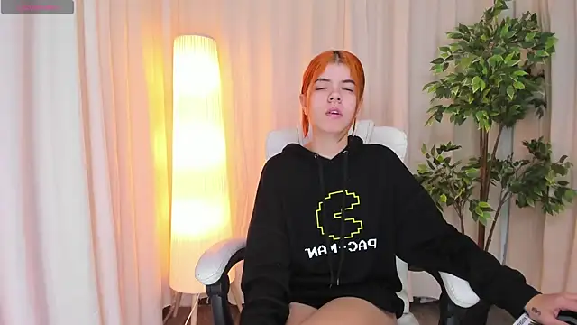 Snapshot of Maddy_bennet chatting on 02/27/25, 04:20 Maddy bennet online show from 02/27/25, 04:20