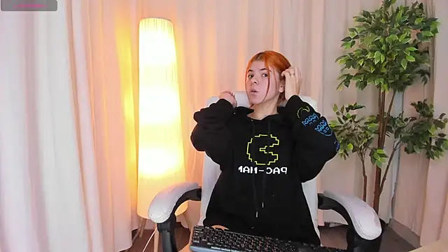 Snapshot of Maddy_bennet chatting on 02/27/25, 07:23 Maddy bennet online show from 02/27/25, 07:23