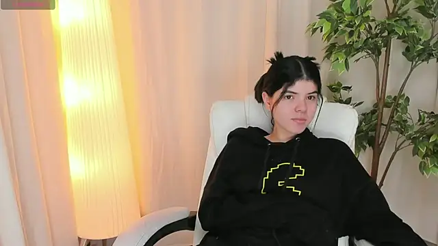 Snapshot of Maddy_bennet chatting on 03/07/25, 07:30 Maddy bennet online show from 03/07/25, 07:30