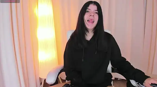 Snapshot of Maddy_bennet chatting on 03/12/25, 05:02 Maddy bennet online show from 03/12/25, 05:02